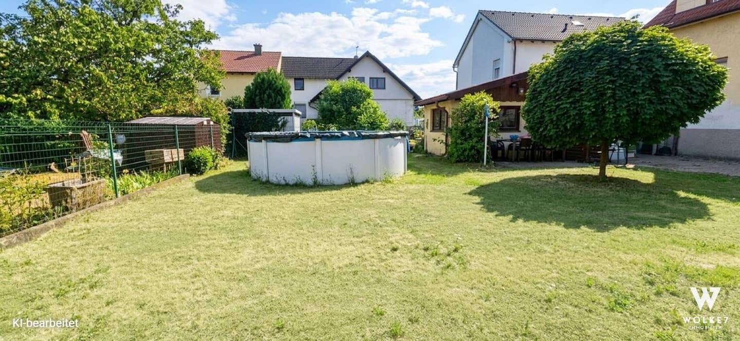 Charming single-family house with great potential in a quiet location near the SCS
