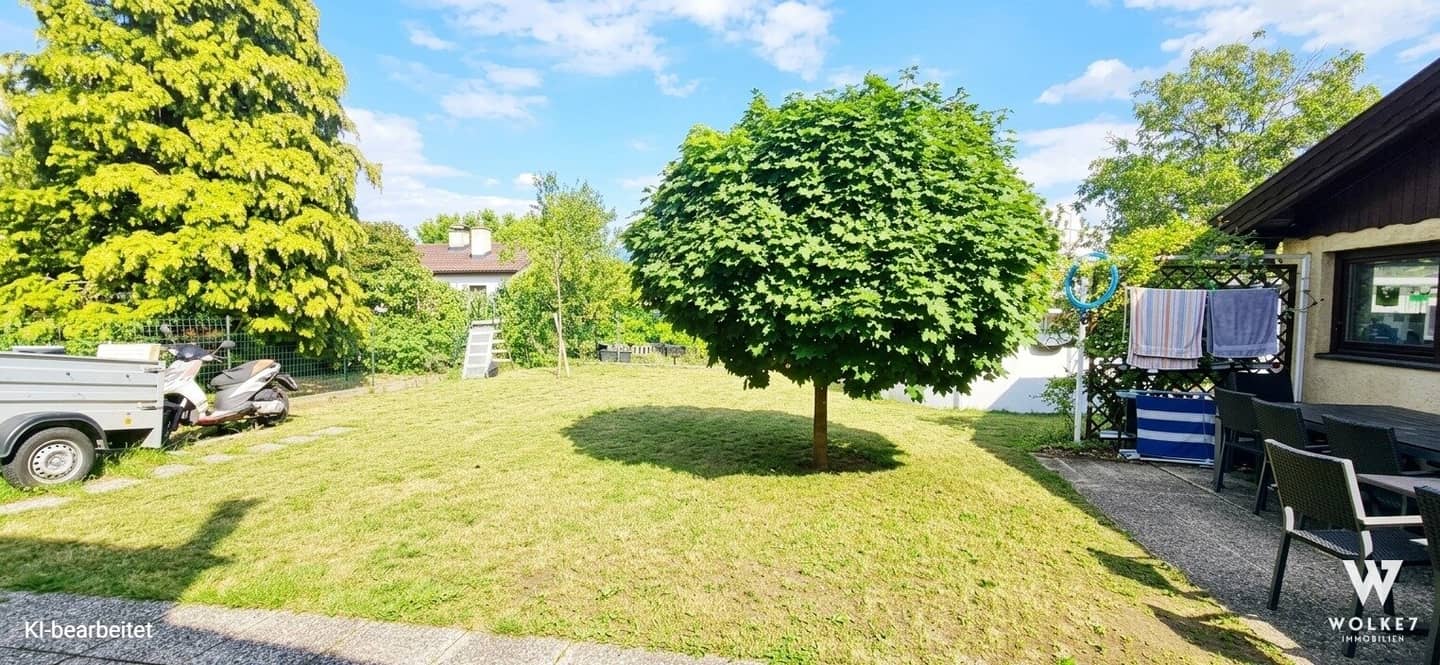 Charming single-family house with great potential in a quiet location near the SCS