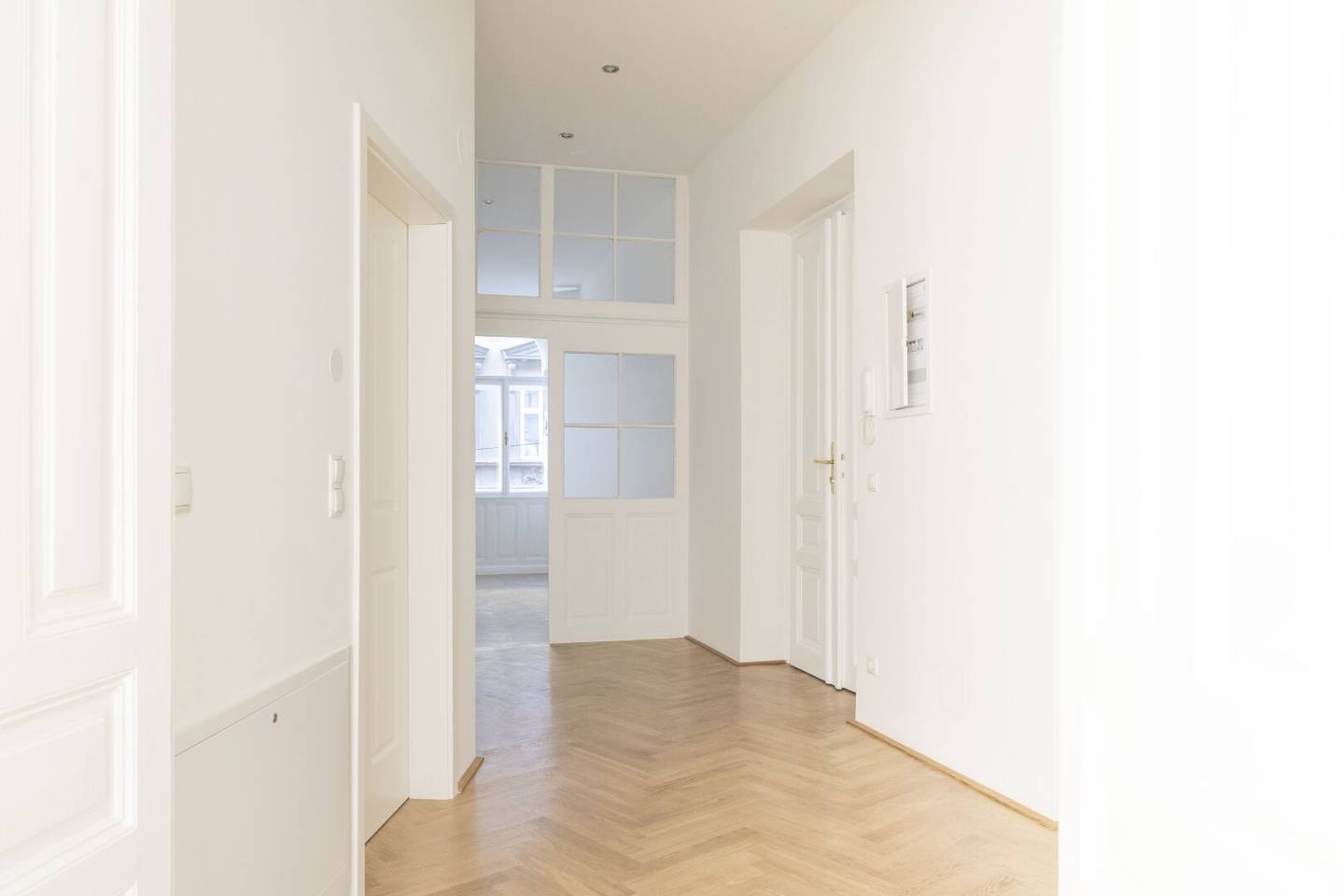 Freshly renovated old building apartment with charm in the heart of Mariahilf