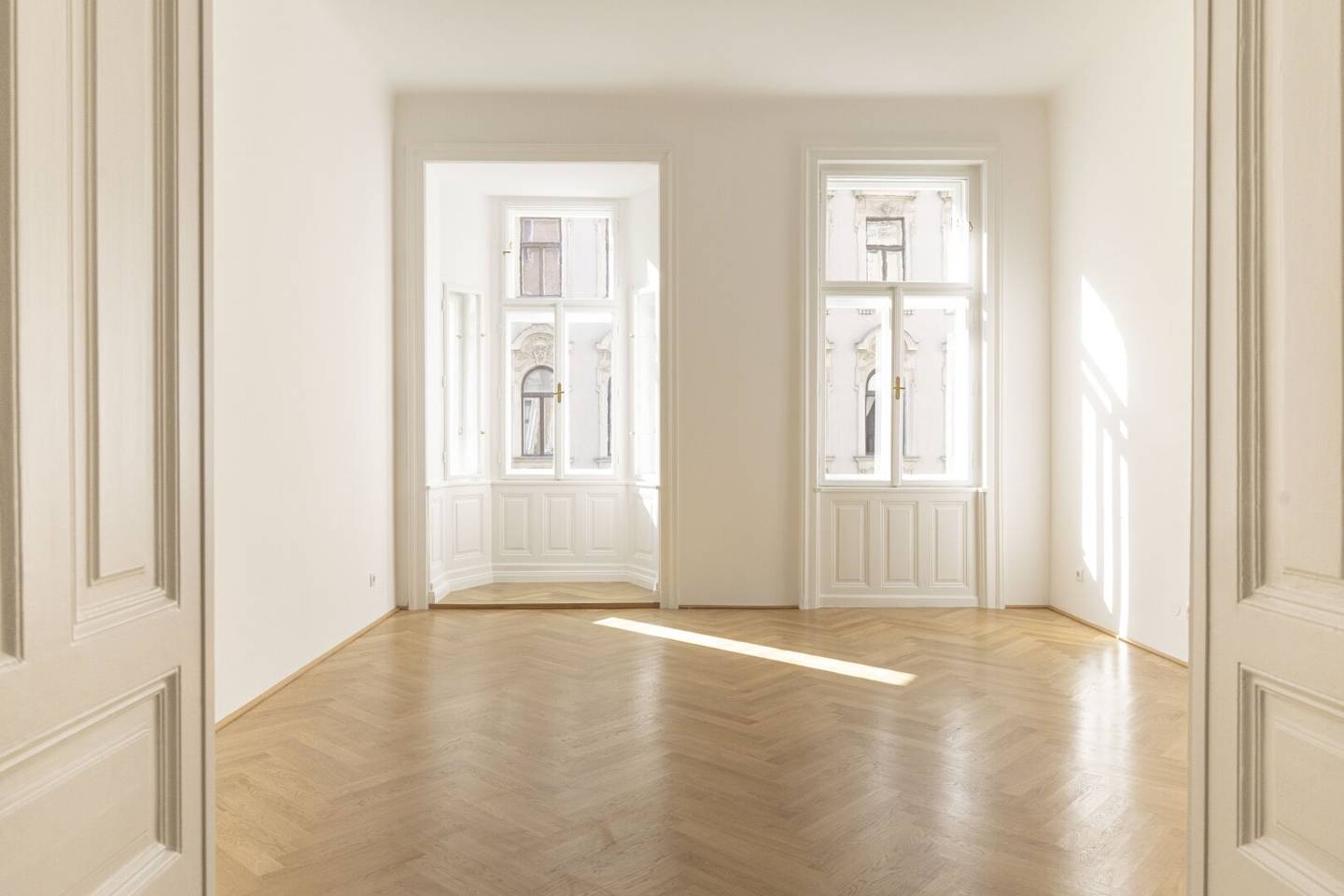 Freshly renovated old building apartment with charm in the heart of Mariahilf