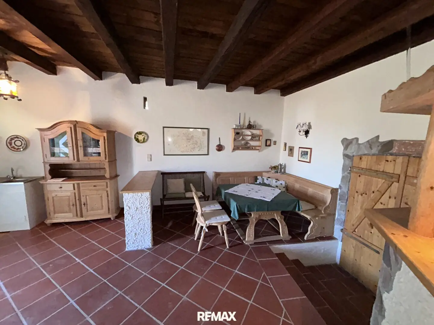 Lovingly maintained party cellar with special flair