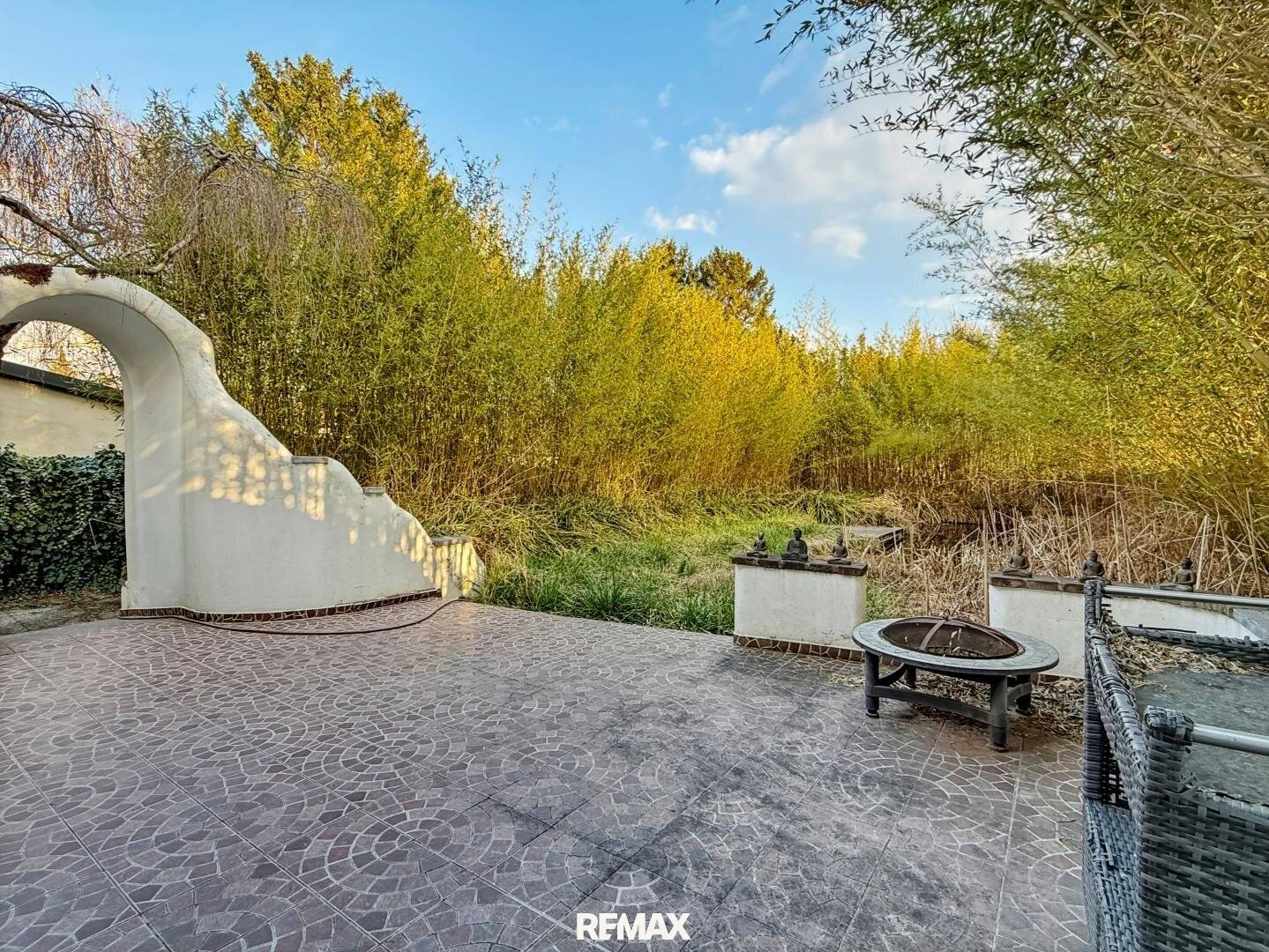 NEUER PREIS! Wohnhaus mit Schwimmteich - 2 Wohneinheiten und Geschäft möglich