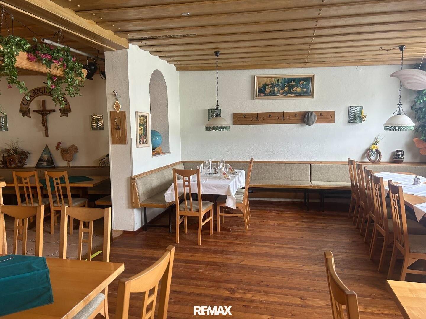 Cozy inn with separate apartment