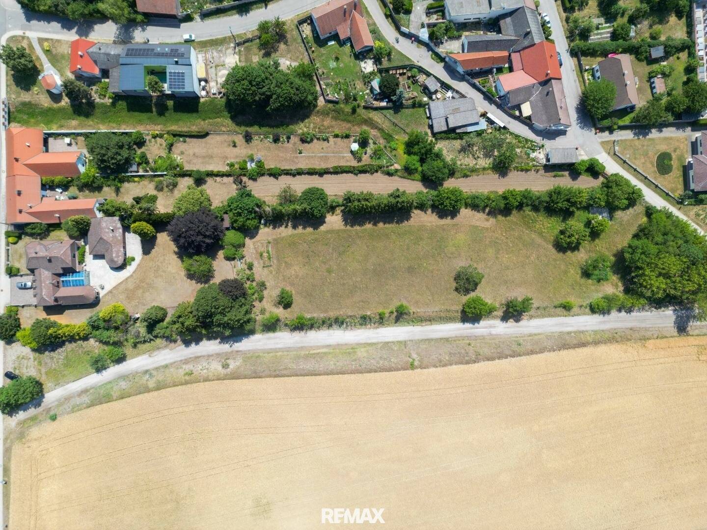 Gepflegtes Mehrfamilienhaus mit Traumgrundstück