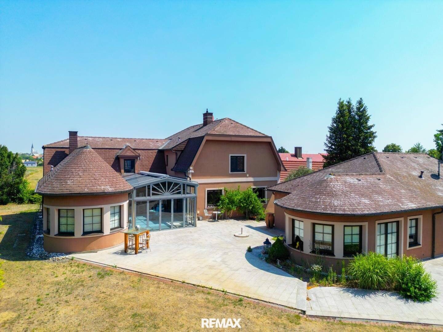 Gepflegtes Mehrfamilienhaus mit Traumgrundstück