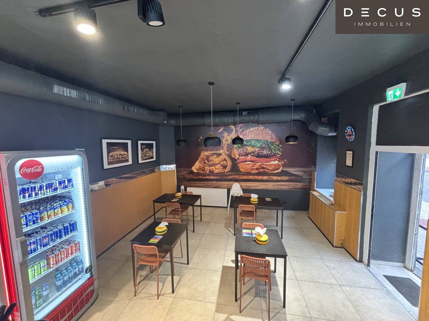 FULLY EQUIPPED GASTRONOMY PREMISES | OPERATING PERMIT | KARDINAL-NAGEL-PLATZ | AVAILABLE IMMEDIATELY
