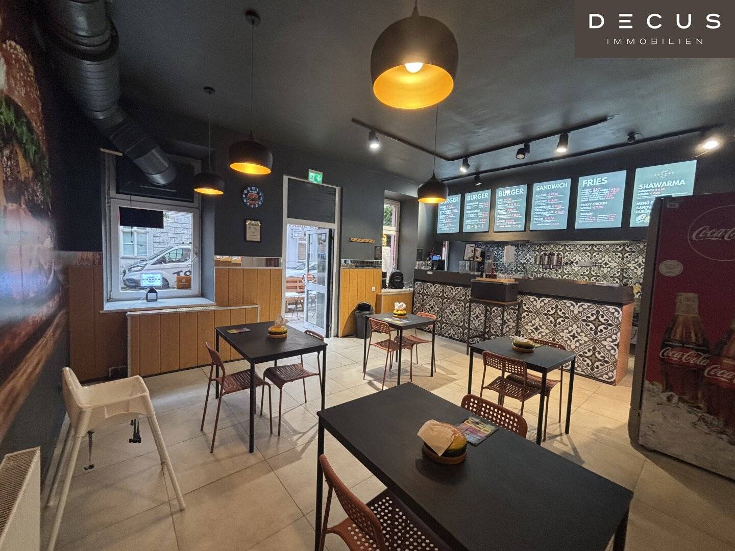 FULLY EQUIPPED GASTRONOMY PREMISES | OPERATING PERMIT | KARDINAL-NAGEL-PLATZ | AVAILABLE IMMEDIATELY