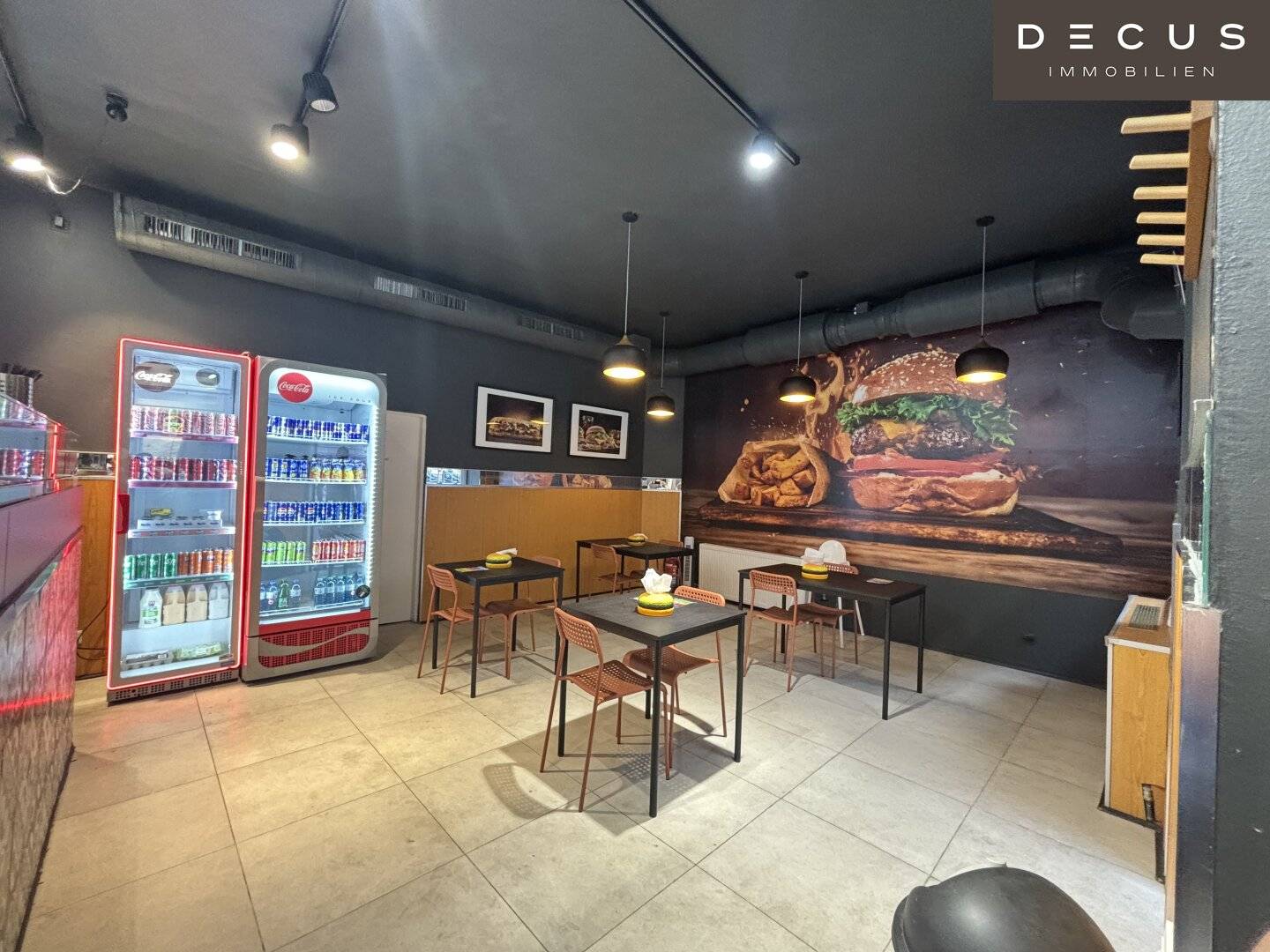 FULLY EQUIPPED GASTRONOMY PREMISES | OPERATING PERMIT | KARDINAL-NAGEL-PLATZ | AVAILABLE IMMEDIATELY