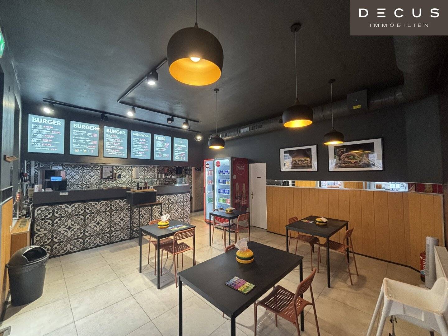 FULLY EQUIPPED GASTRONOMY PREMISES | OPERATING PERMIT | KARDINAL-NAGEL-PLATZ | AVAILABLE IMMEDIATELY