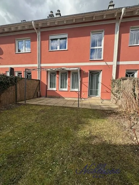 Großzügiges Mittelreihenhaus Nähe Donauzentrum inklusive Garagenstellplatz für einen PKW!