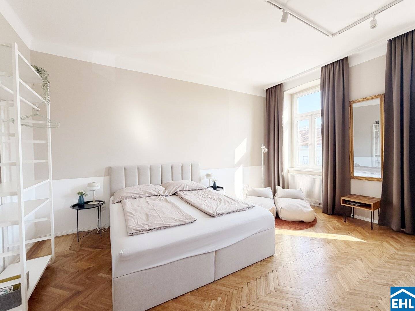Charming period apartment with Danube and U1 directly at the doorstep