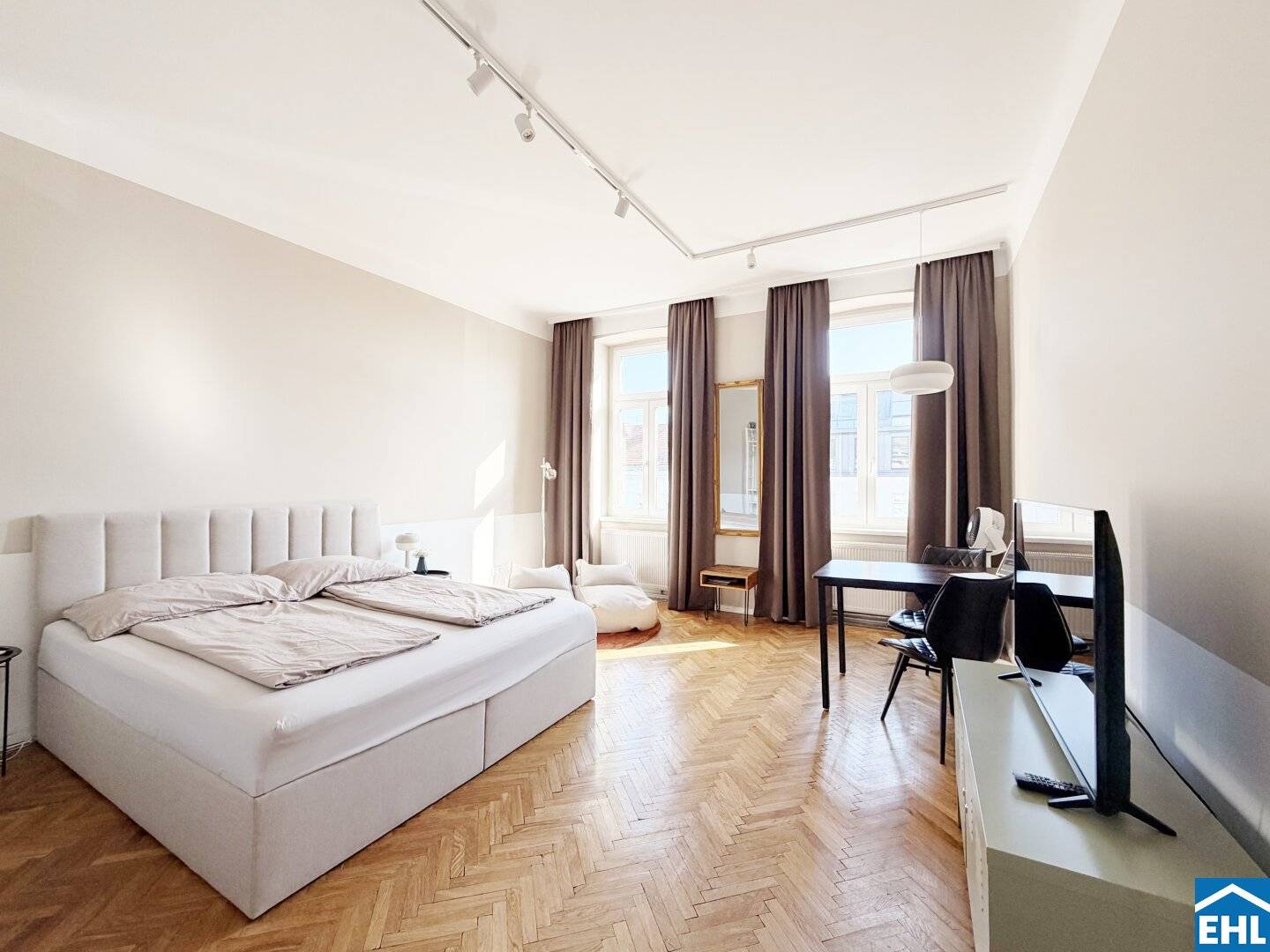 Charming period apartment with Danube and U1 directly at the doorstep