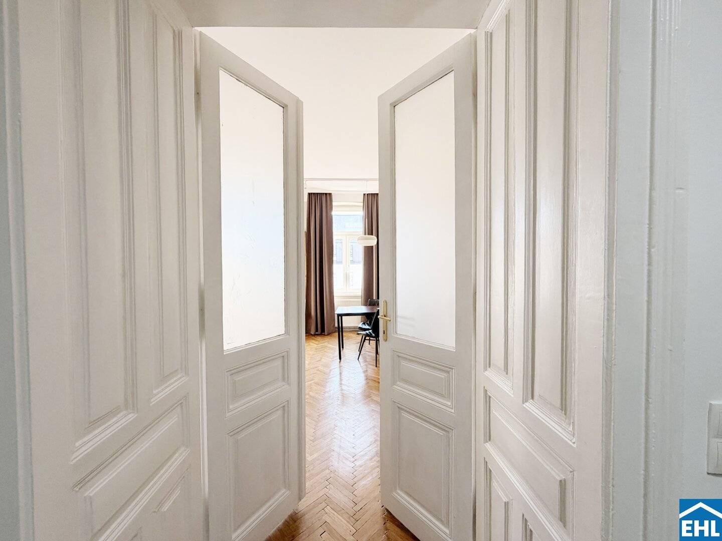 Charming period apartment with Danube and U1 directly at the doorstep