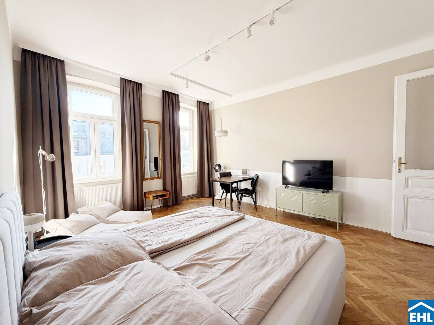 Charming period apartment with Danube and U1 directly at the doorstep