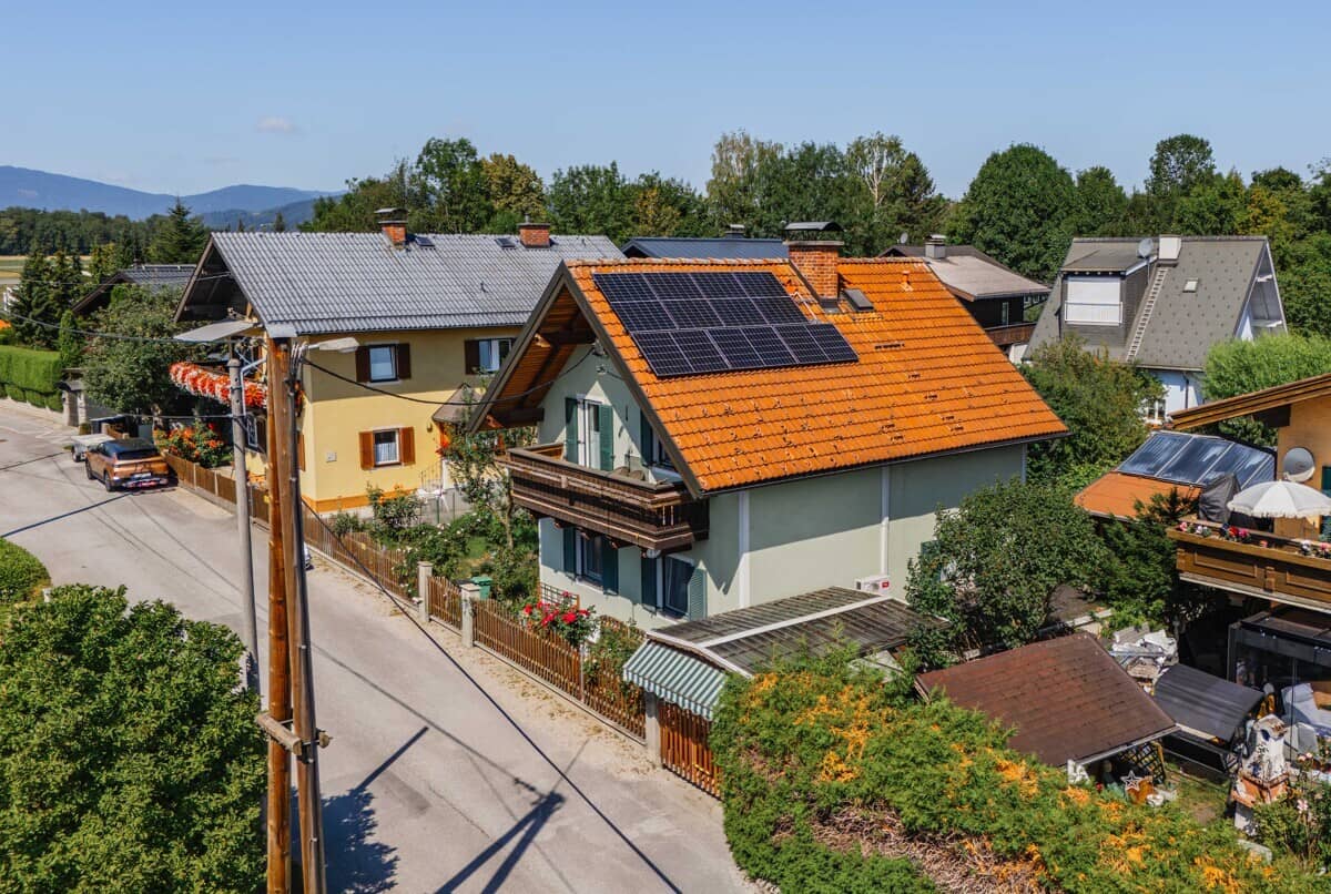 Charming home with garden and pool Familienwohnung