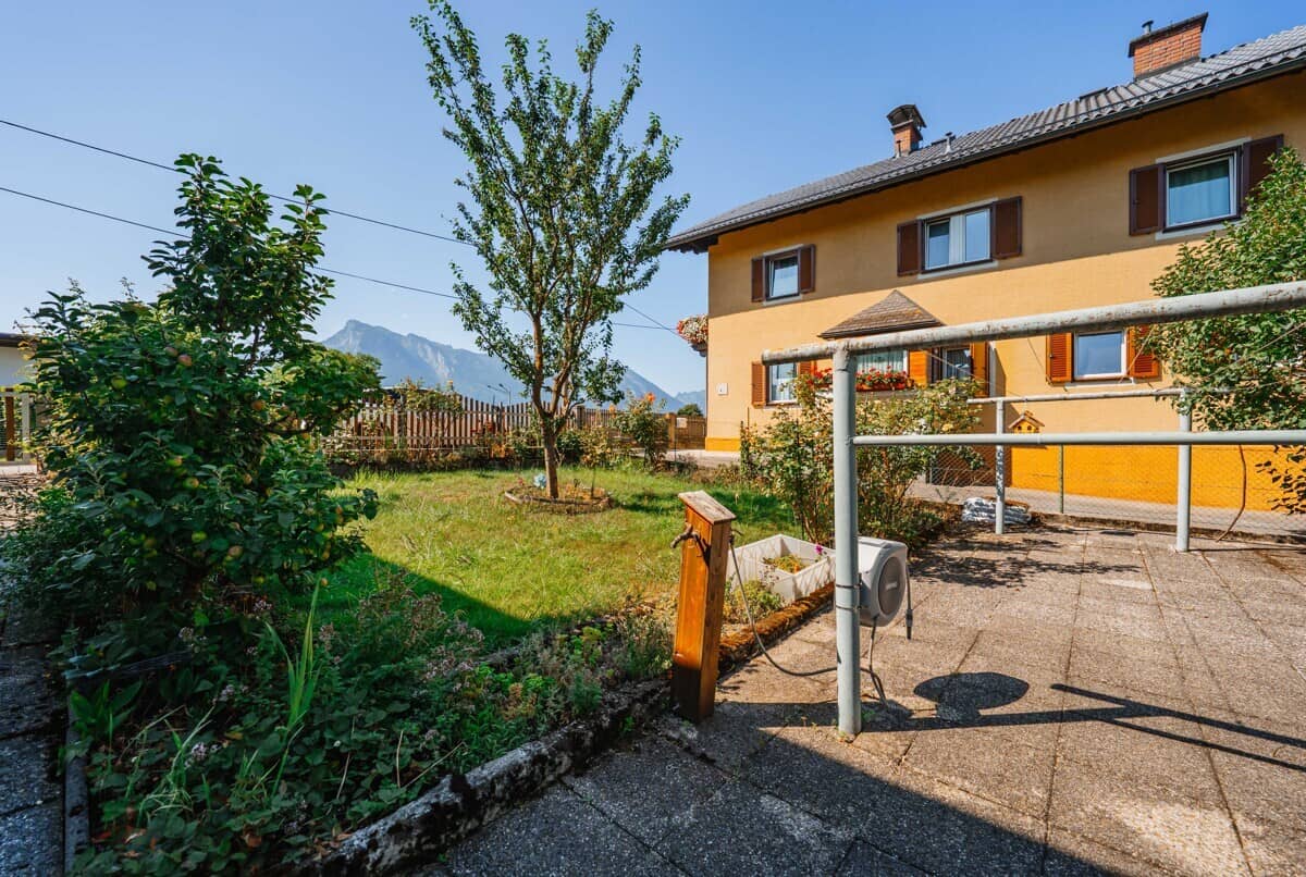 Charming home with garden and pool Familienwohnung
