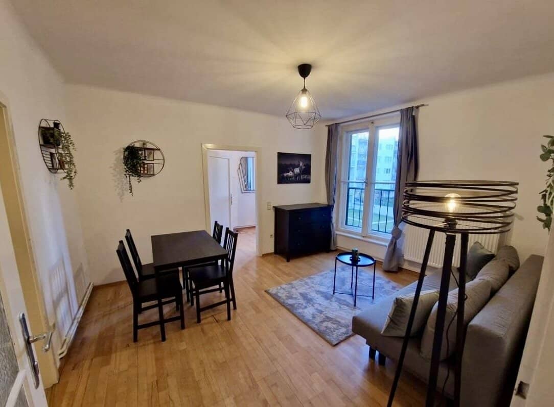 Rented 2-room investment apartment in quiet location, courtyard, fitted kitchen, elevator, ongoing rental income