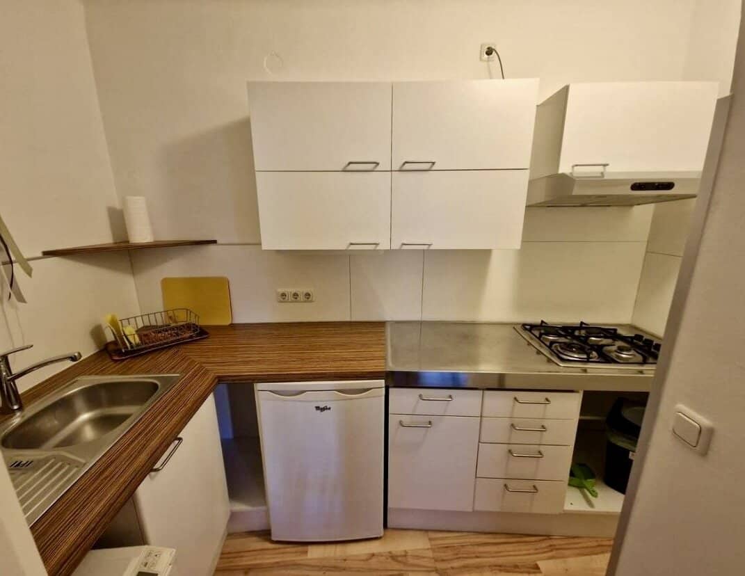 Rented 2-room investment apartment in quiet location, courtyard, fitted kitchen, elevator, ongoing rental income