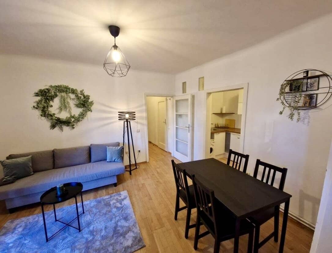 Rented 2-room investment apartment in quiet location, courtyard, fitted kitchen, elevator, ongoing rental income