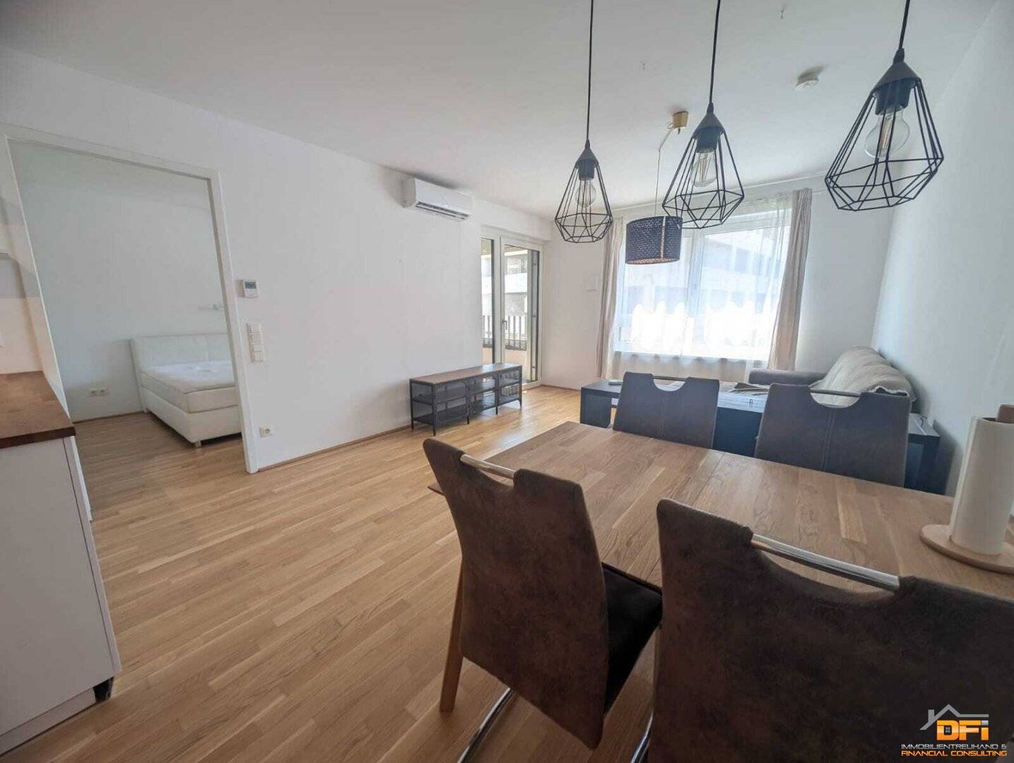 TRIENNA: Modern 2-room apartment with balcony / fully furnished