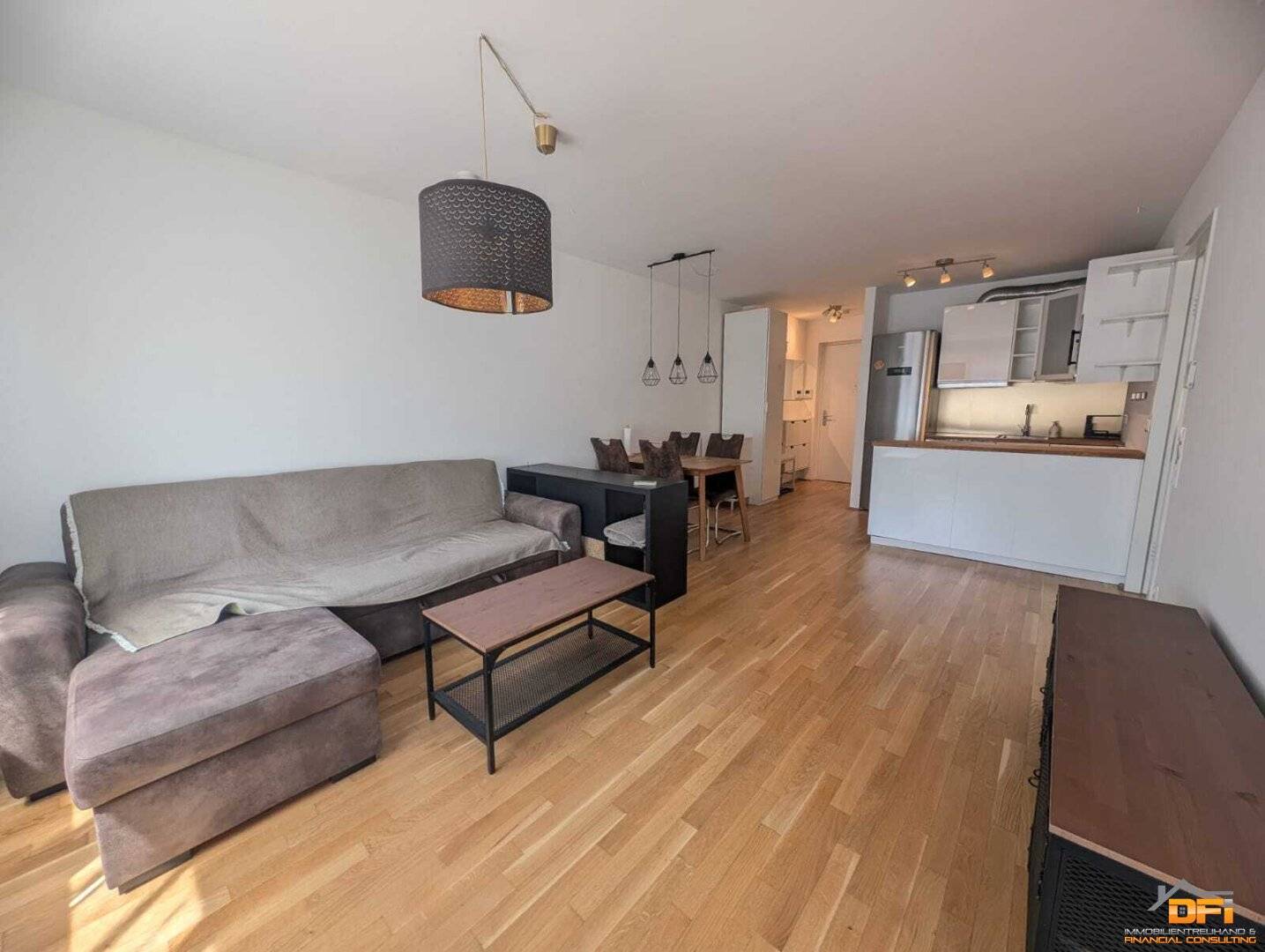 TRIENNA: Modern 2-room apartment with balcony / fully furnished