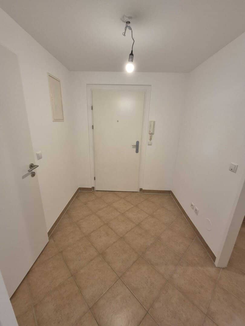 Freshly renovated 3-room apartment with new fitted kitchen - PRESSBAUM