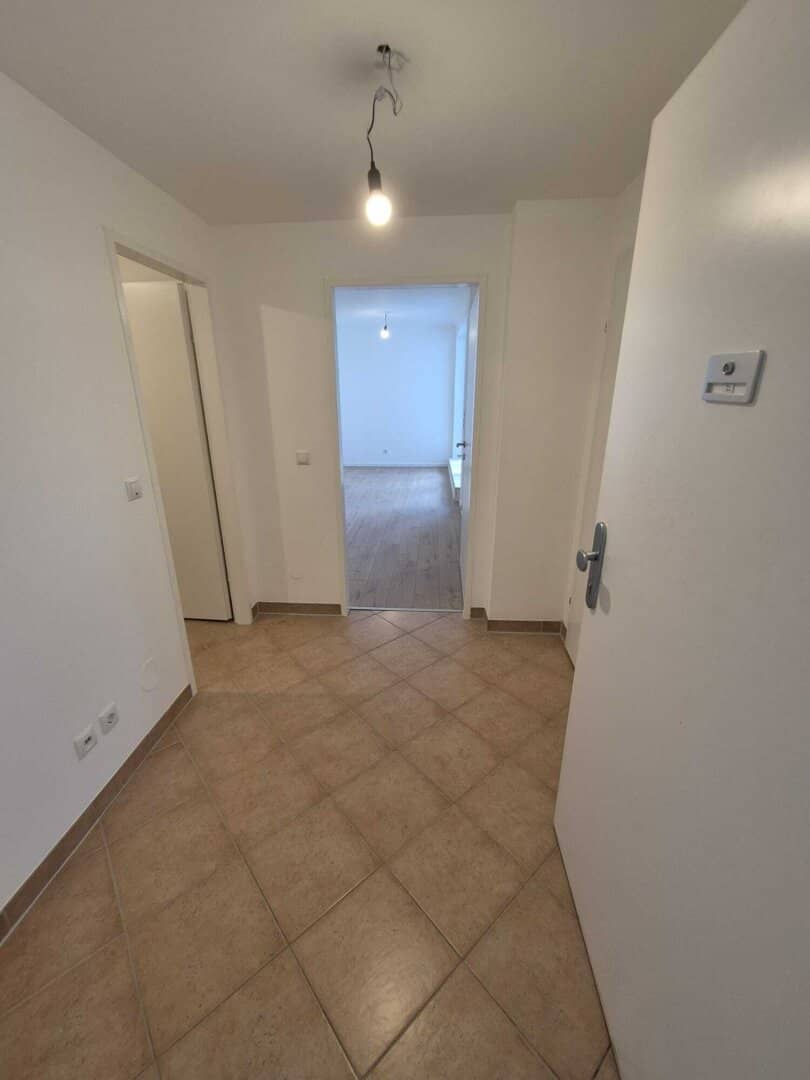 Freshly renovated 3-room apartment with new fitted kitchen - PRESSBAUM