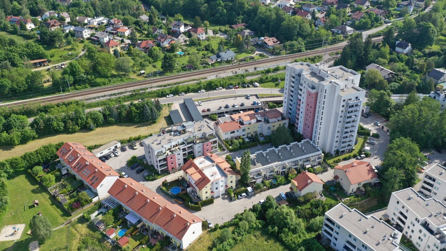 Freshly renovated 3-room apartment with new fitted kitchen - PRESSBAUM