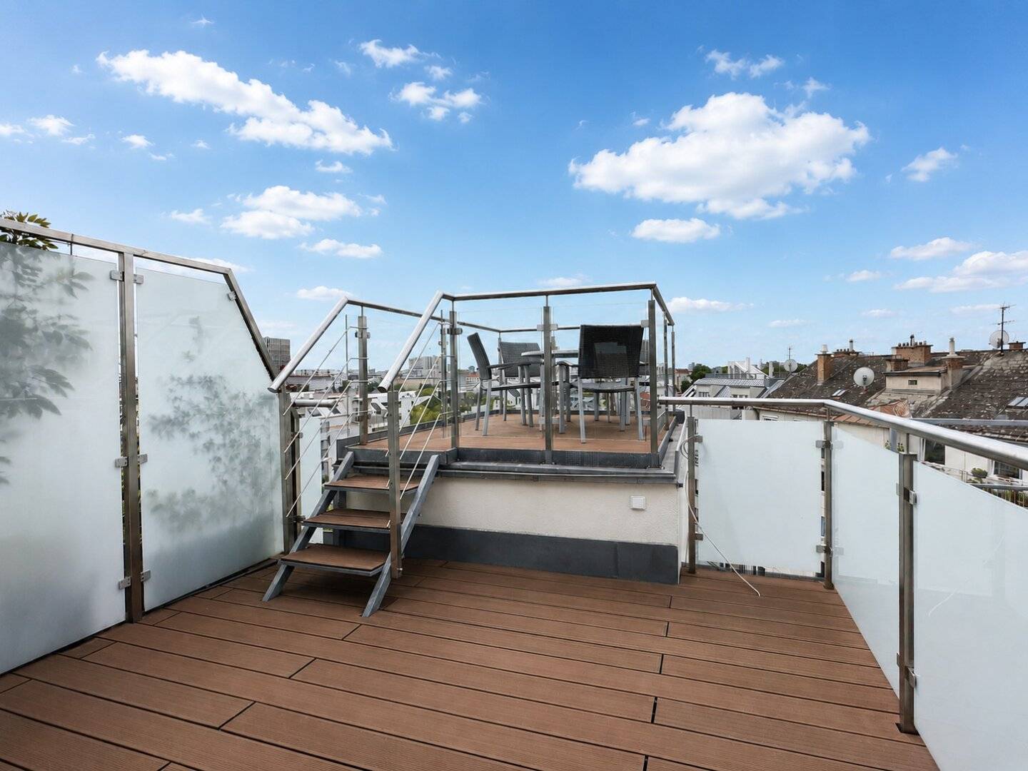 3-room maisonette attic apartment with south balcony near Augarten