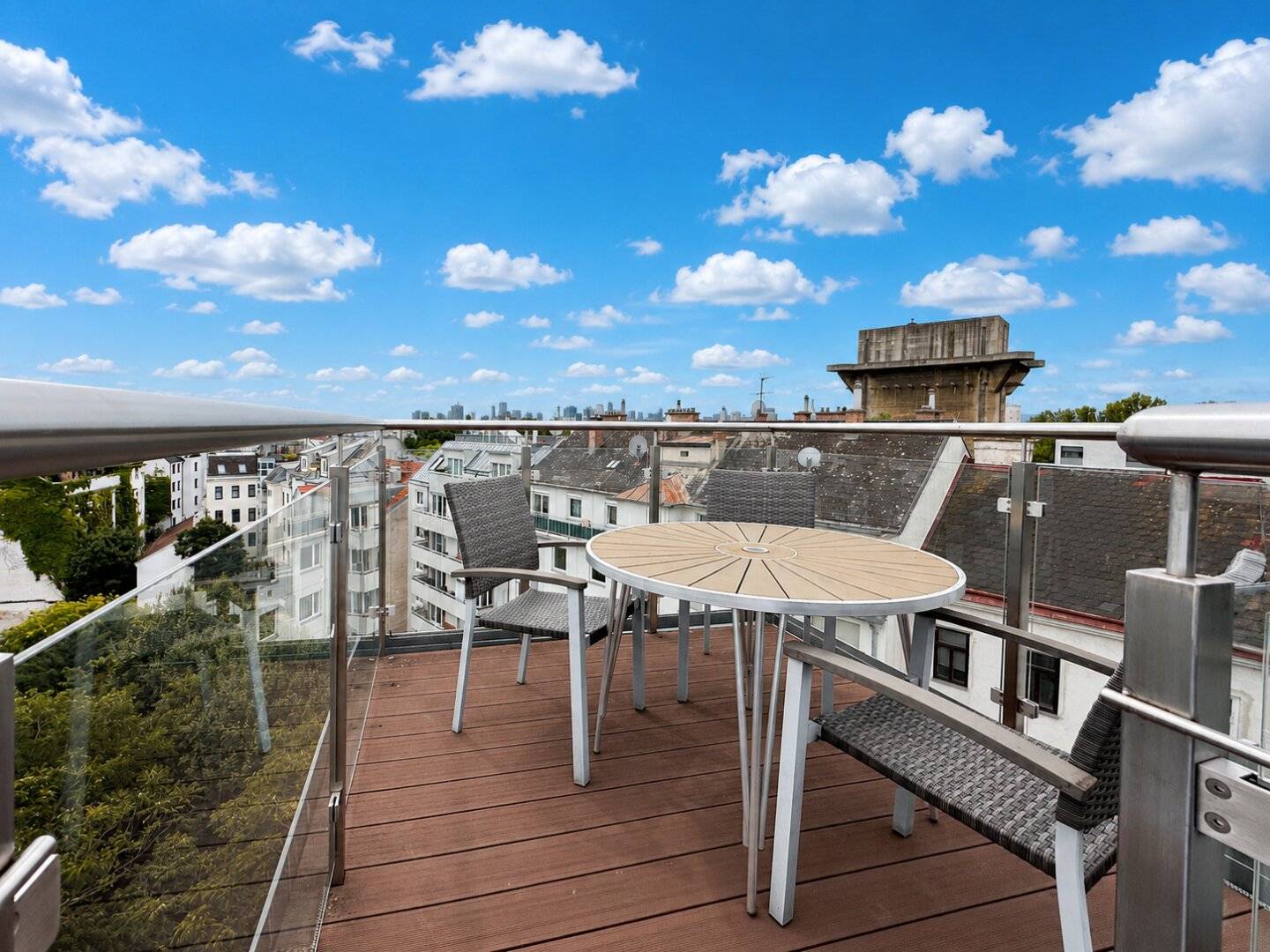 3-room maisonette attic apartment with south balcony near Augarten