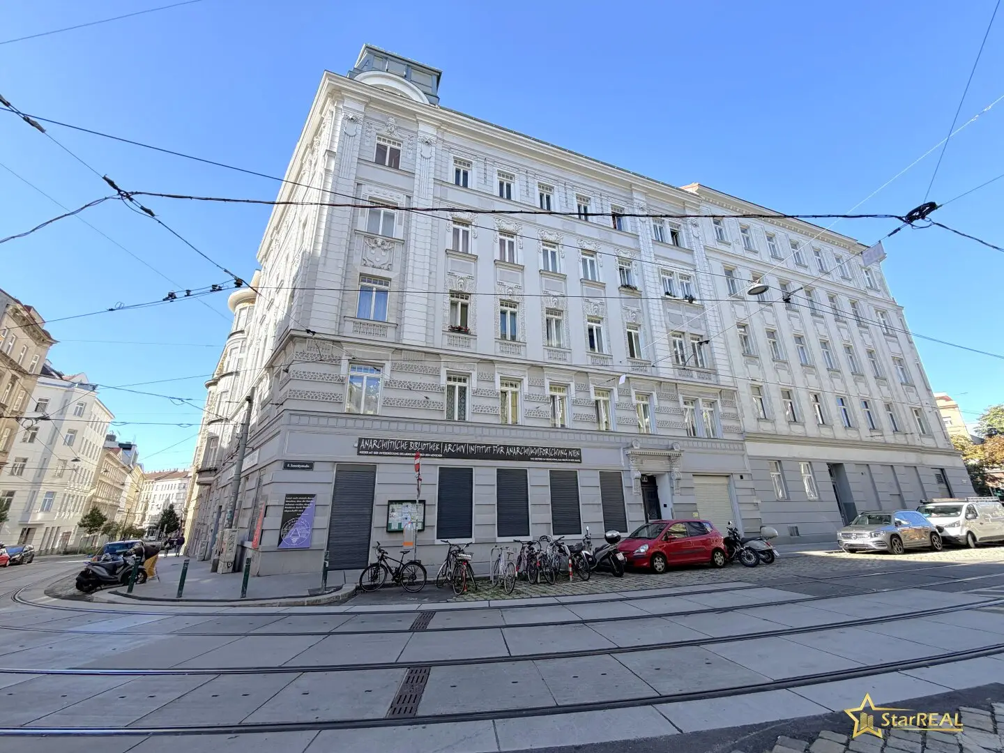 PRICE REDUCED! Old building gem with potential – 3.5-room apartment to renovate near Josefstädter Straße