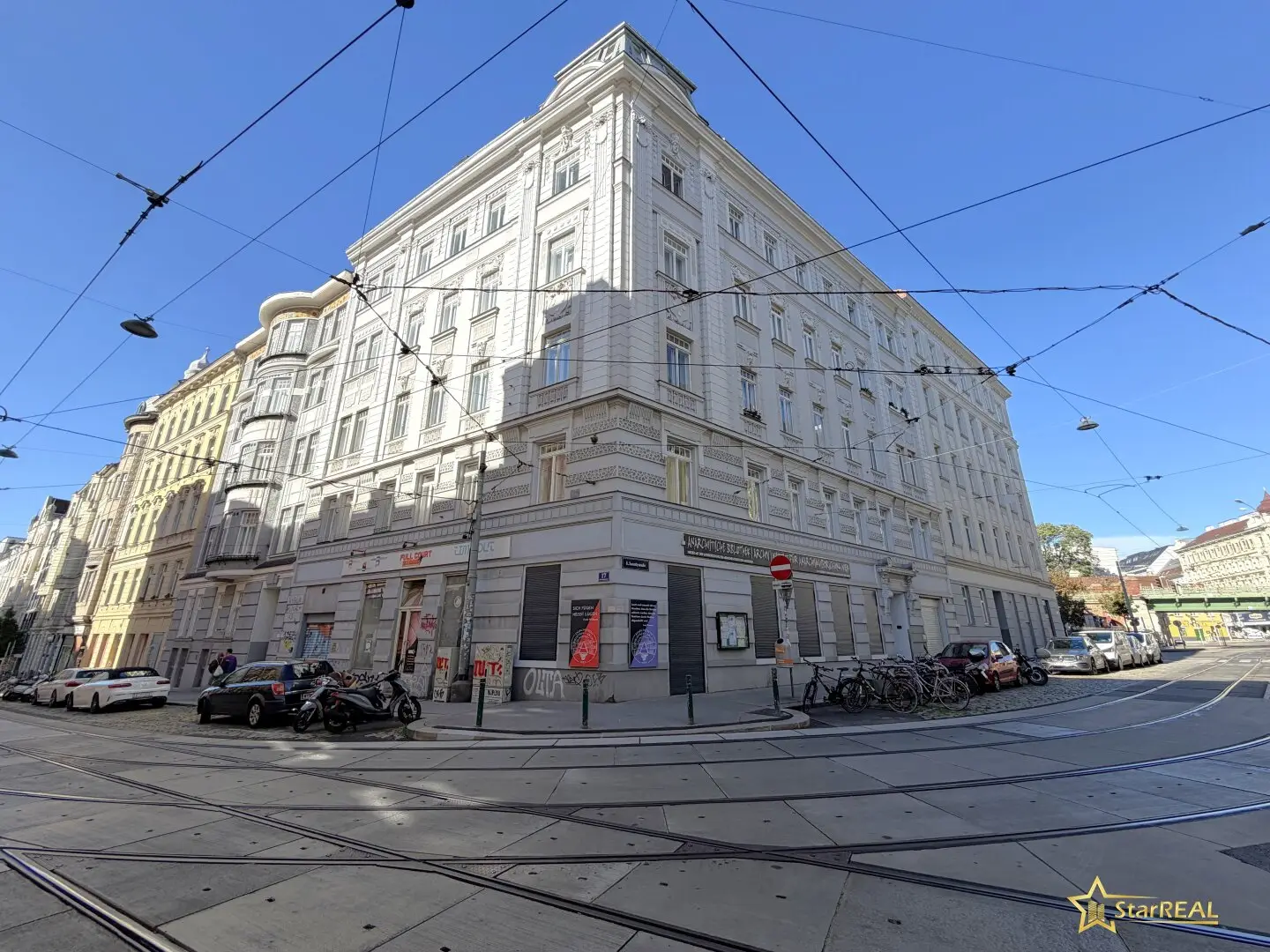 PRICE REDUCED! Old building gem with potential – 3.5-room apartment to renovate near Josefstädter Straße