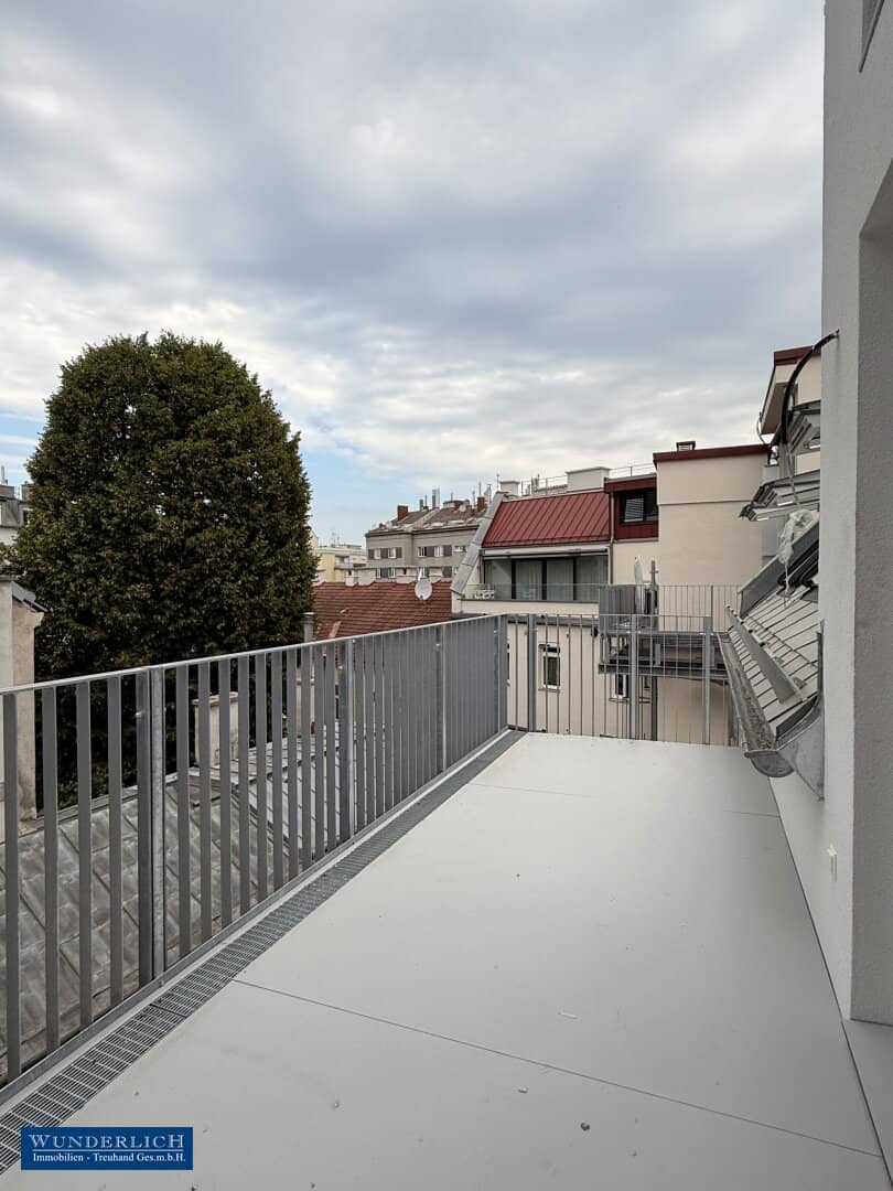 Attic maisonette with large balcony brand-new first occupancy