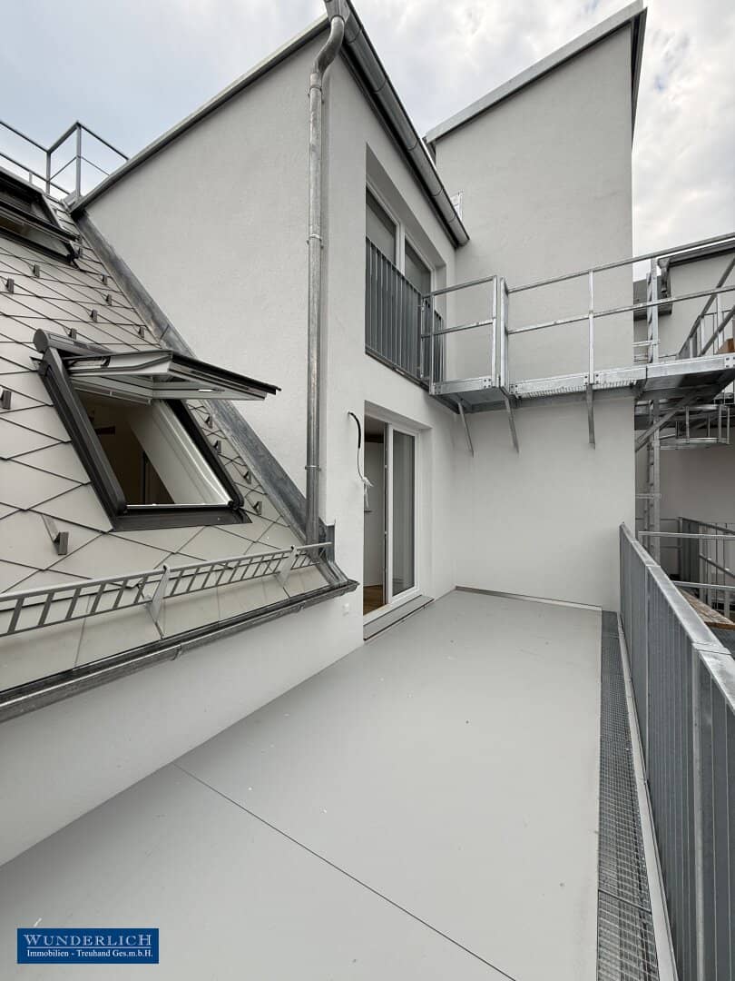 Attic maisonette with large balcony brand-new first occupancy
