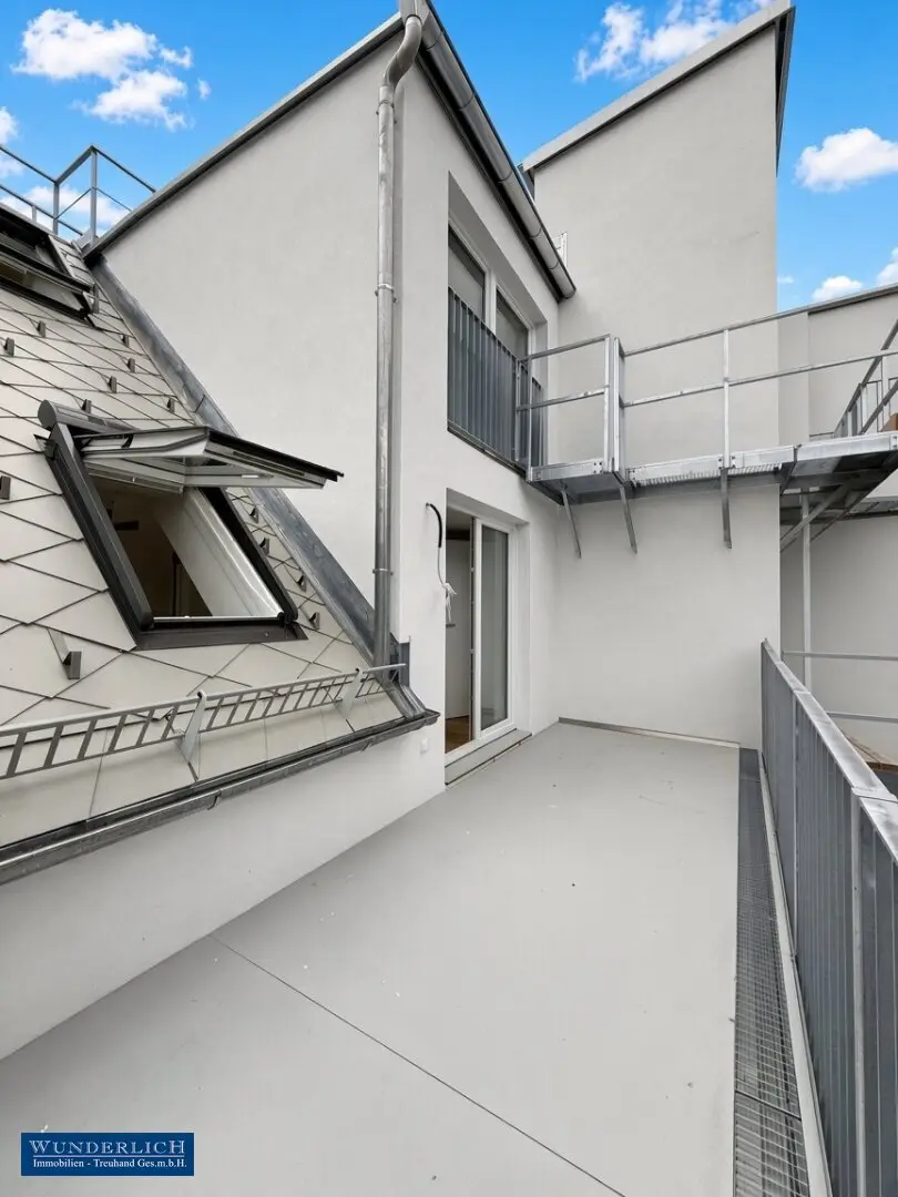 Dachgeschossmaisonette mit großem Balkon Top-Erstbezug