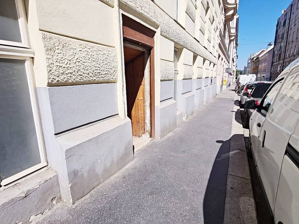 VIKTORGASSE, 78 m² storage space in the basement, electricity and water connection, near U1