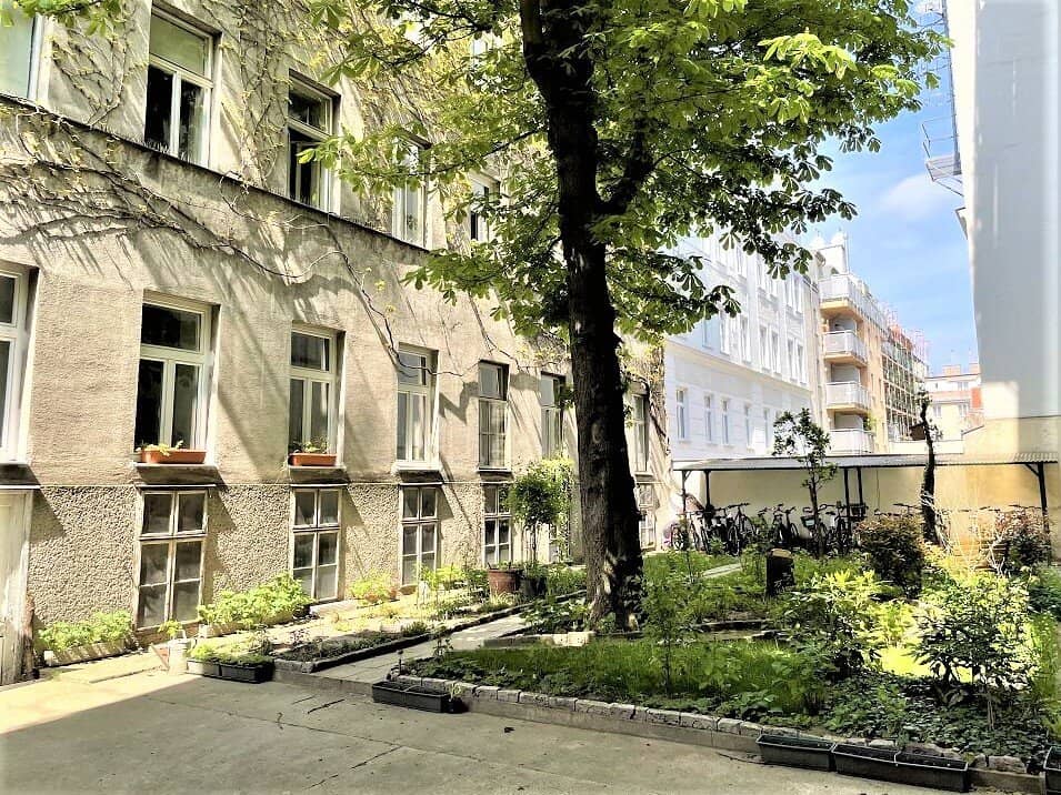 VIKTORGASSE, 40 m2 storage space in the basement, power connection, near U1