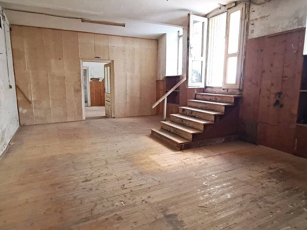 VIKTORGASSE, 78 m² storage space in the basement, electricity and water connection, near U1