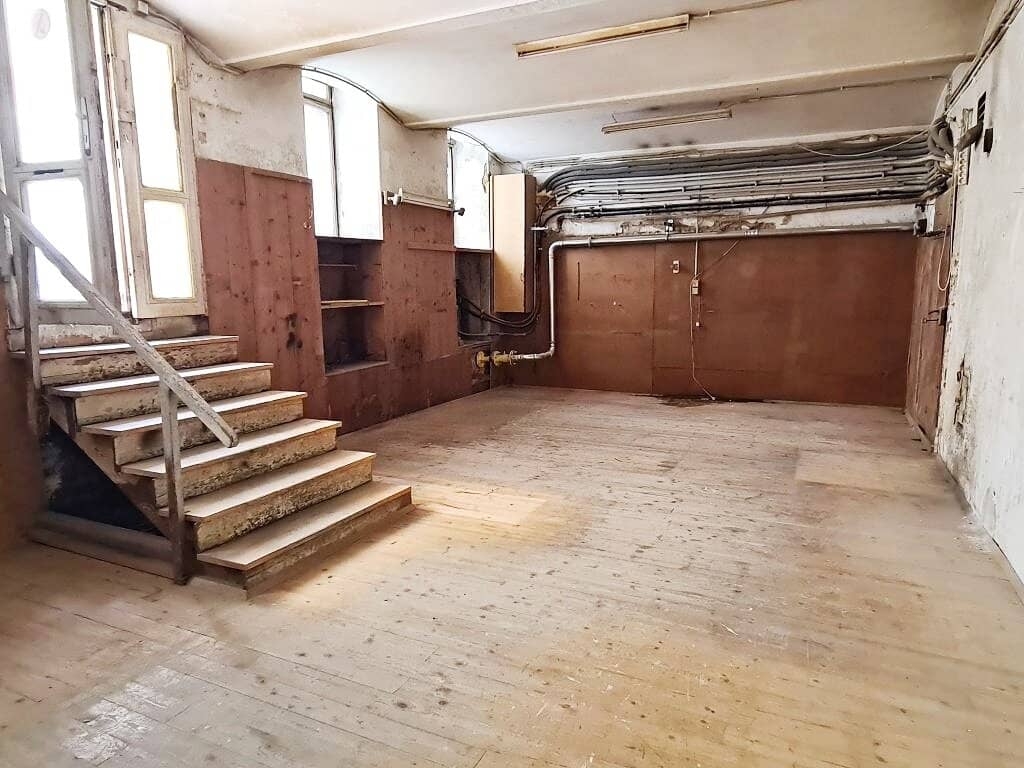 VIKTORGASSE, 78 m² storage space in the basement, electricity and water connection, near U1