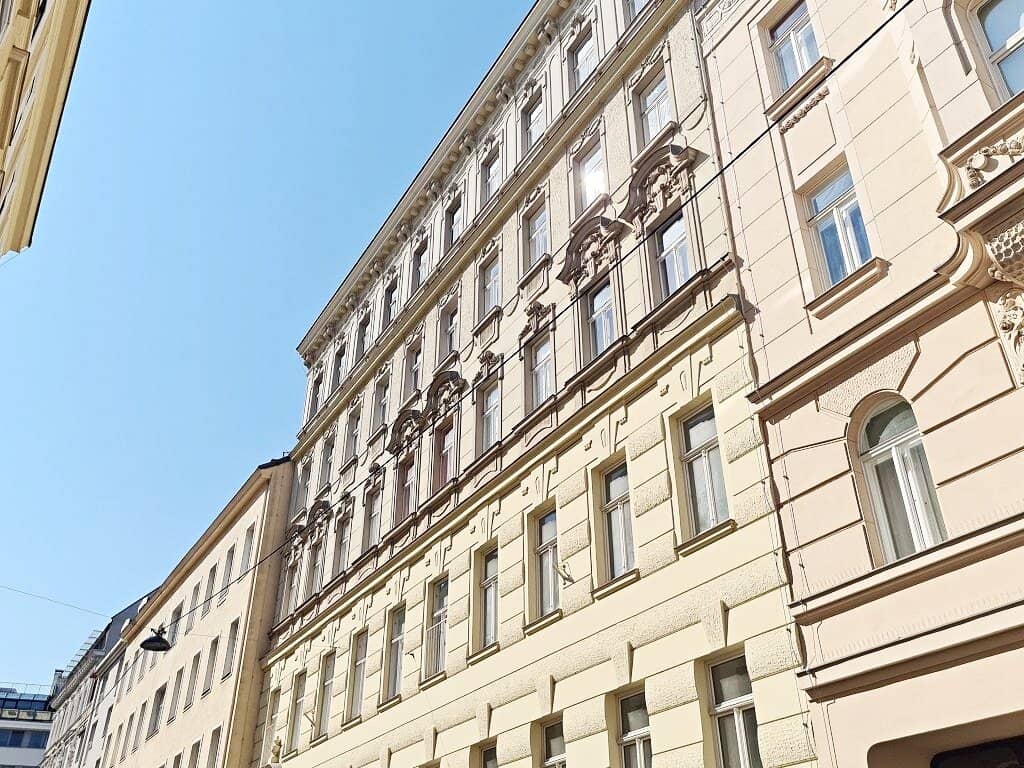 VIKTORGASSE, 40 m2 storage space in the basement, power connection, near U1