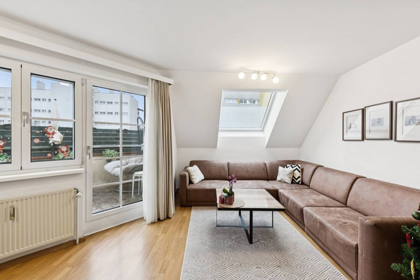 Wohnen in Hirschstetten – Gepflegte 3 Zimmer Wohnung mit Terrasse