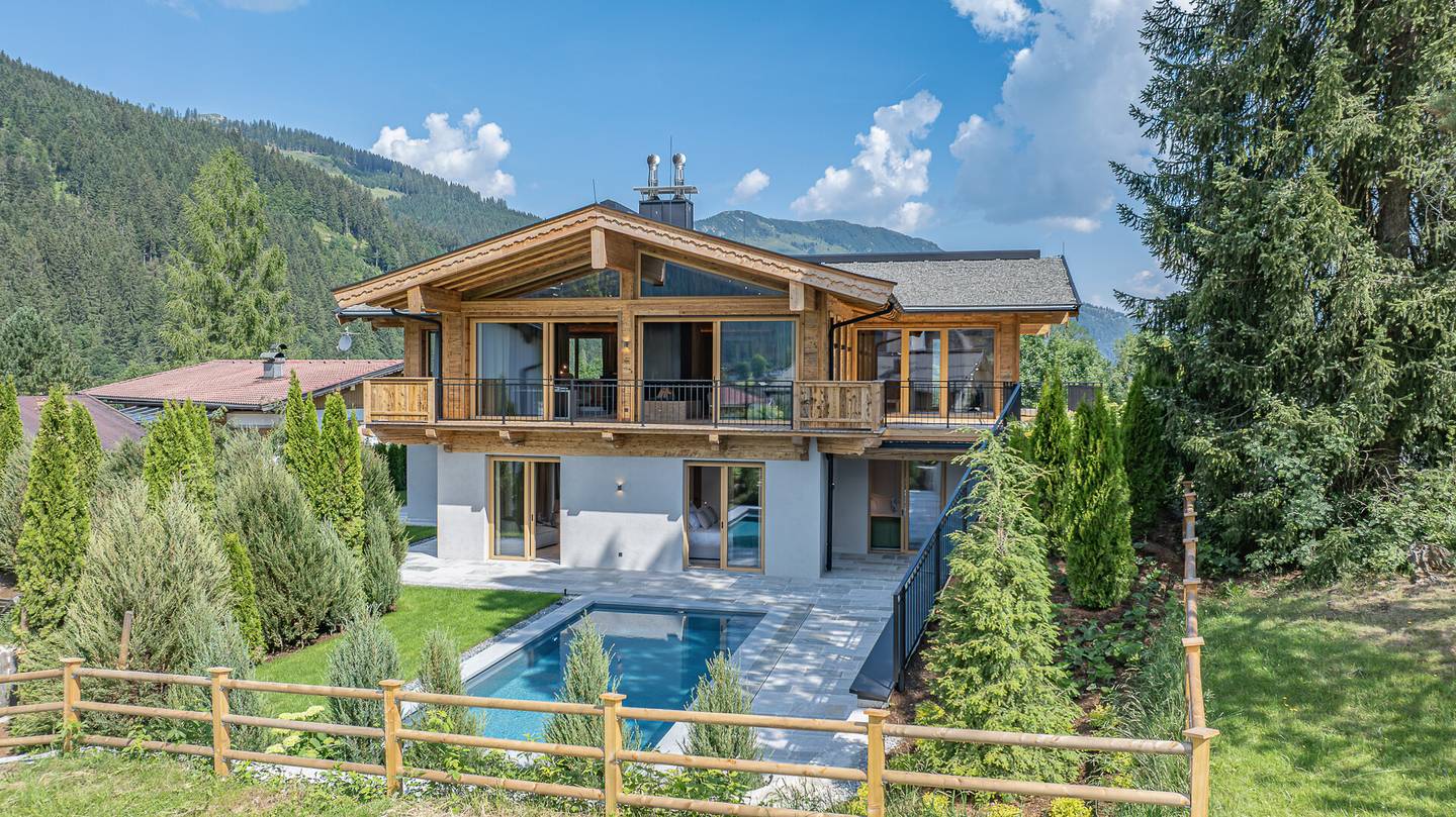 Alpines Landhaus mit Pool und Panoramablick Ferienwohnung