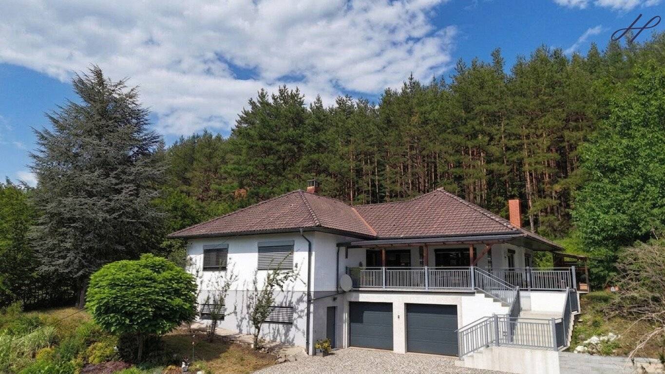 Exklusiver Bungalow in Alleinlage mit eigenem Wald, traumhaftem Fernblick und absoluter Privatsphäre