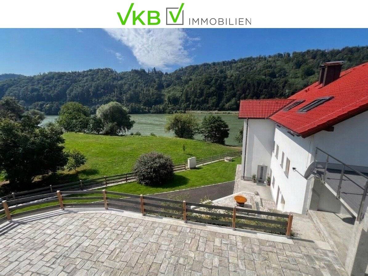 Spacious riverside living on the Danube bank – 106 m² with terrace and side view of the Danube