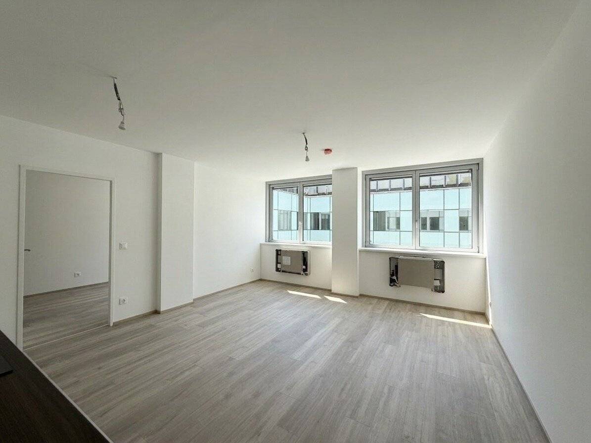 First occupancy New 3-room apartment with walk-in closet and cooling directly at U4 U6