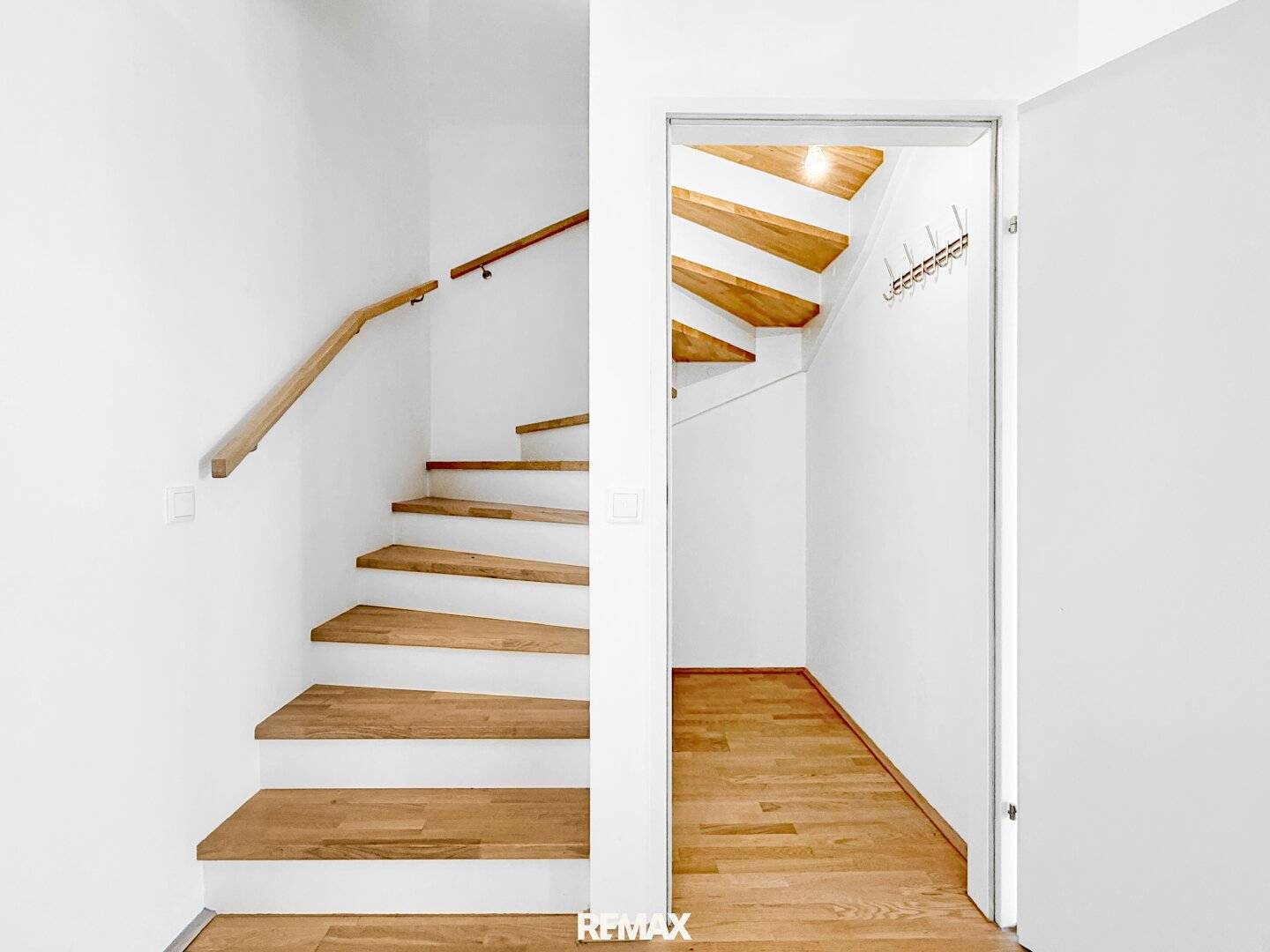 Neuwertige Familien Wohnung inkl. Tiefgaragenparkplatz