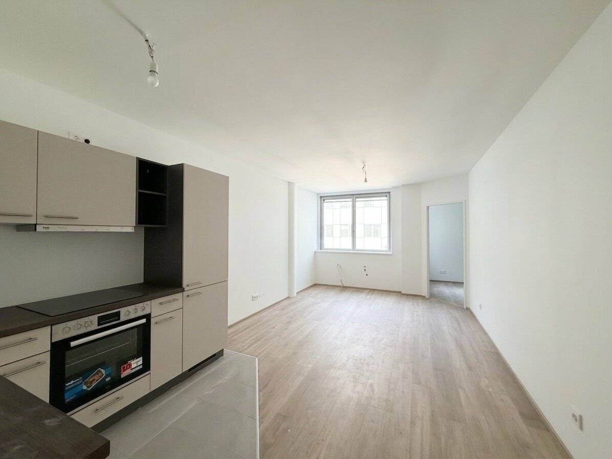 New 2-room apartment with cooling in prime location right next to U4/U6