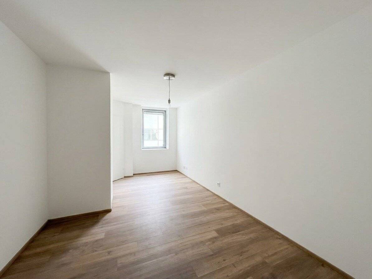 New 2-room apartment with cooling in prime location right next to U4/U6