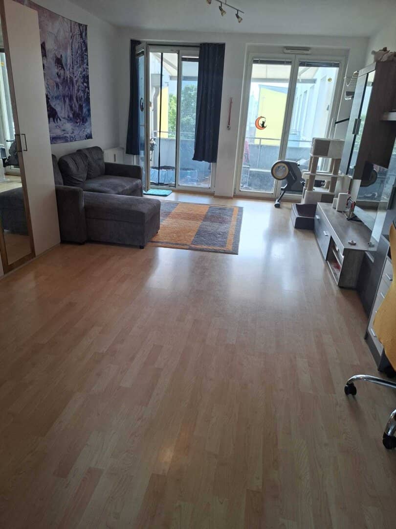 Neuwertige 3 Zimmer Eigentumswohnung mit Swimmingpool am Dach