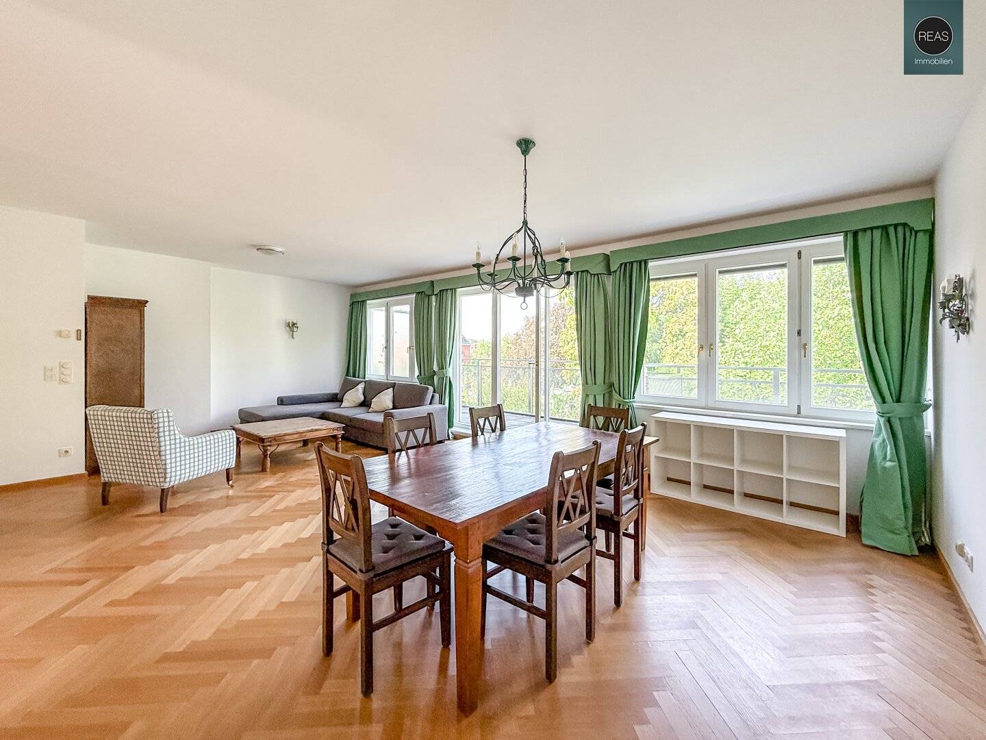 Commission-free attic maisonette in Döbling prime location with 3 terraces Garage available